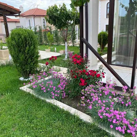 Villa Инни Парк - Вили Вяра , Надежда И Любов