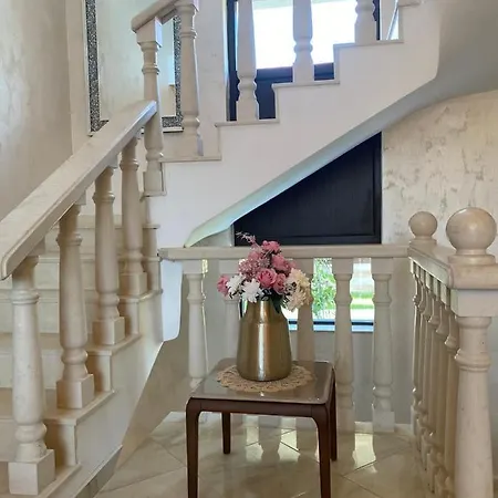 Инни Парк - Вили Вяра , Надежда И Любов Villa *