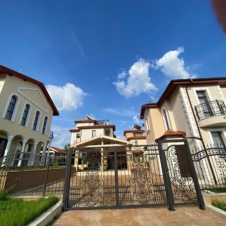 Инни Парк - Вили Вяра , Надежда И Любов Villa *