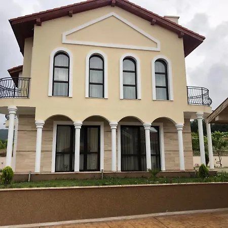 Инни Парк - Вили Вяра , Надежда И Любов Villa